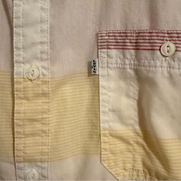 Men’s Levi’s Short Sleeve Button Down Shirt - Picture 2 of 7